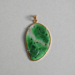 21ct gold carved jade leaf pendant