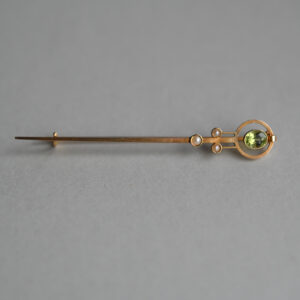 Antique Edwardian 15ct gold peridot and pearl brooch, c.1910