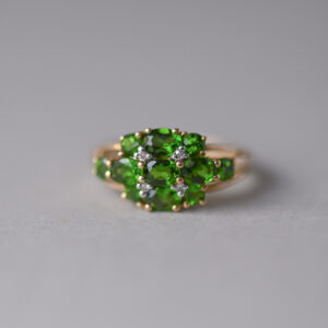 Contemporary 9ct gold chrome diopside and mini diamond ring