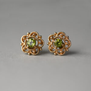 Cutie pair of 9ct gold peridot openwork floral earrings