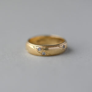 Heavy 18ct gold diamond wedding band ring