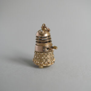 Novelty 9ct gold moving dalek Doctor Who pendant charm
