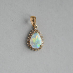Classic 14ct gold tear cut opal and diamond cluster pendant