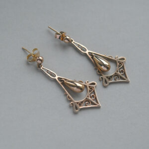 Vintage pair of 9ct gold openwork drop earrings, c.1940s