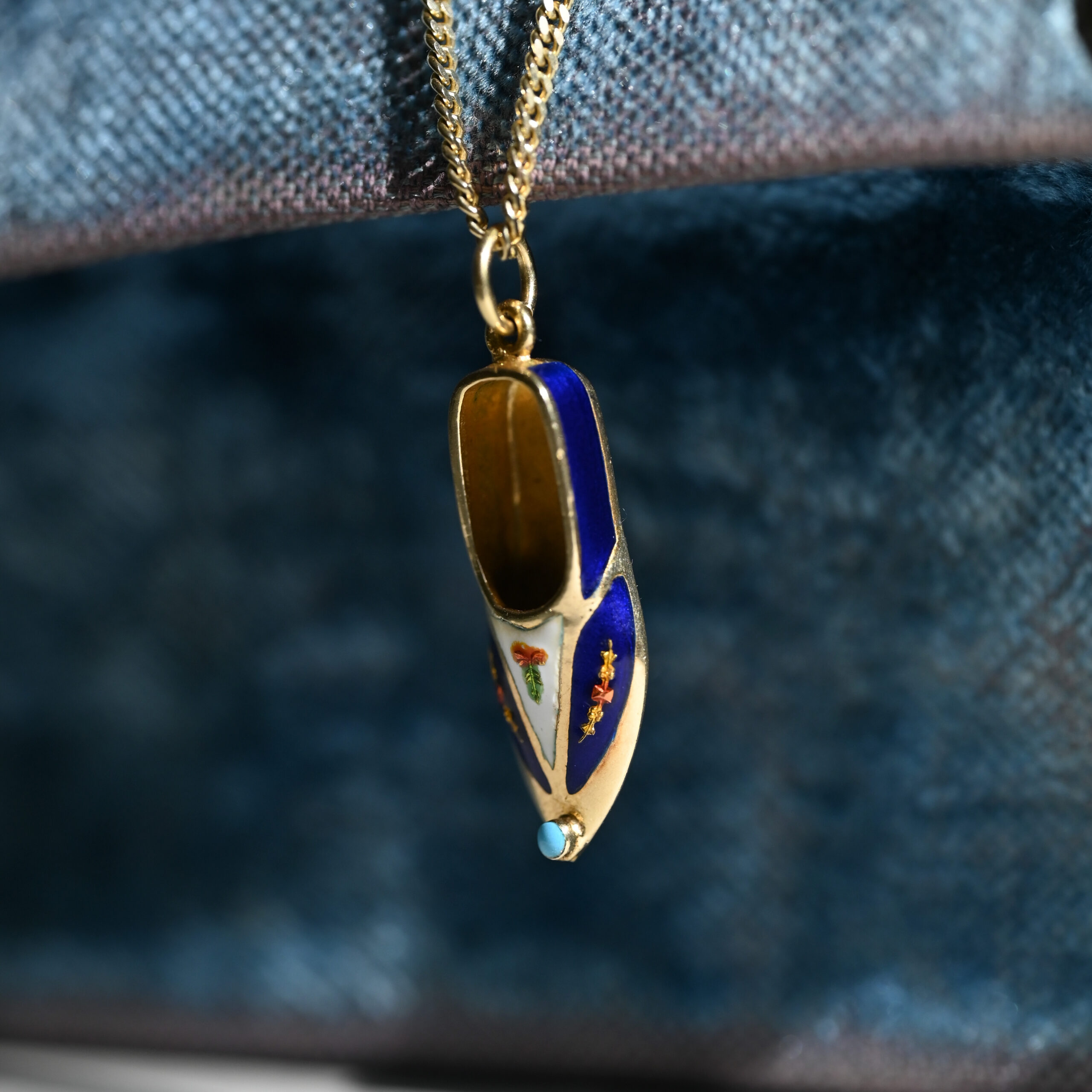 Aesthetic 14ct gold enamel shoe pendant necklace - Image 2