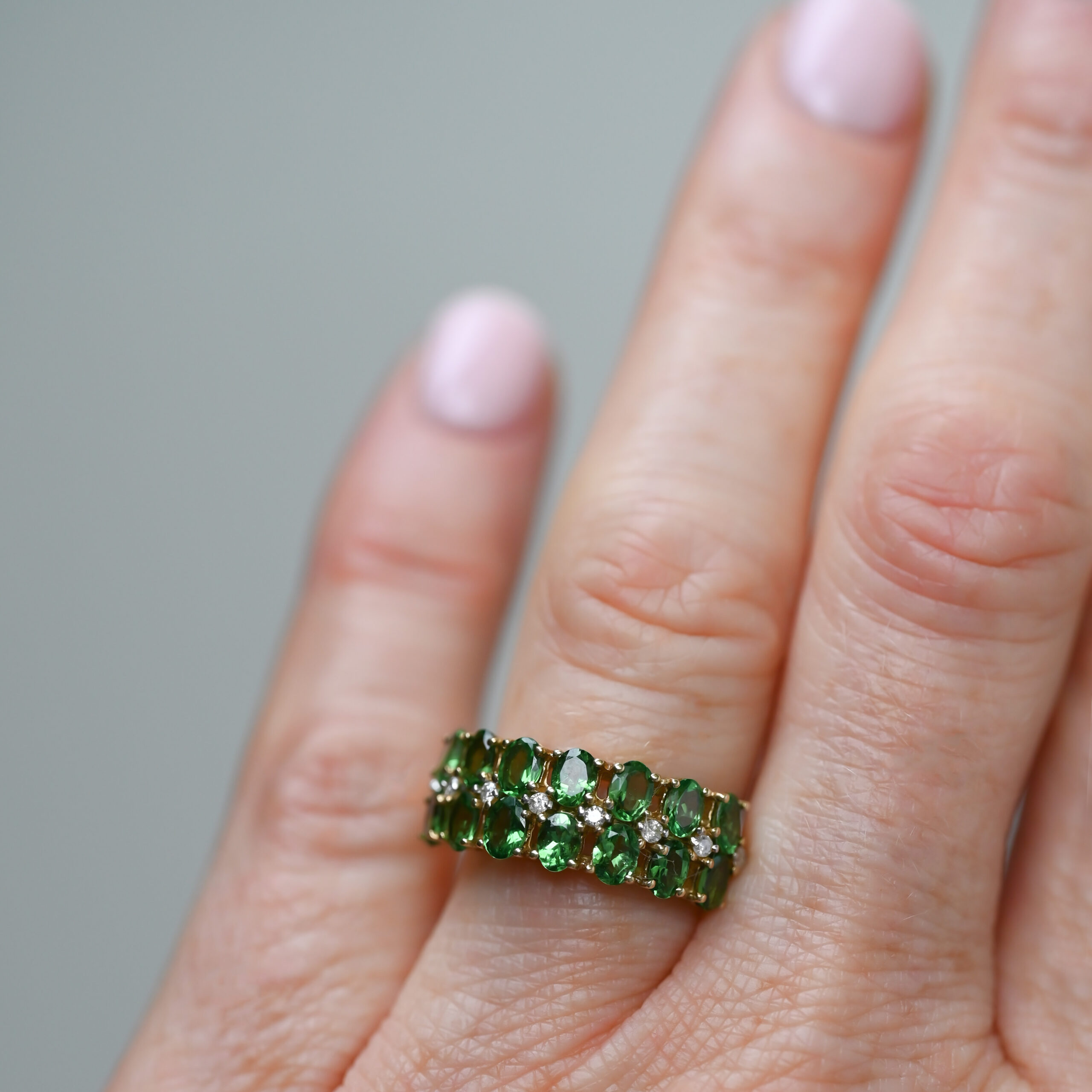 Aesthetic 9ct gold contemporary tsavorite and mini diamond ring - Image 2