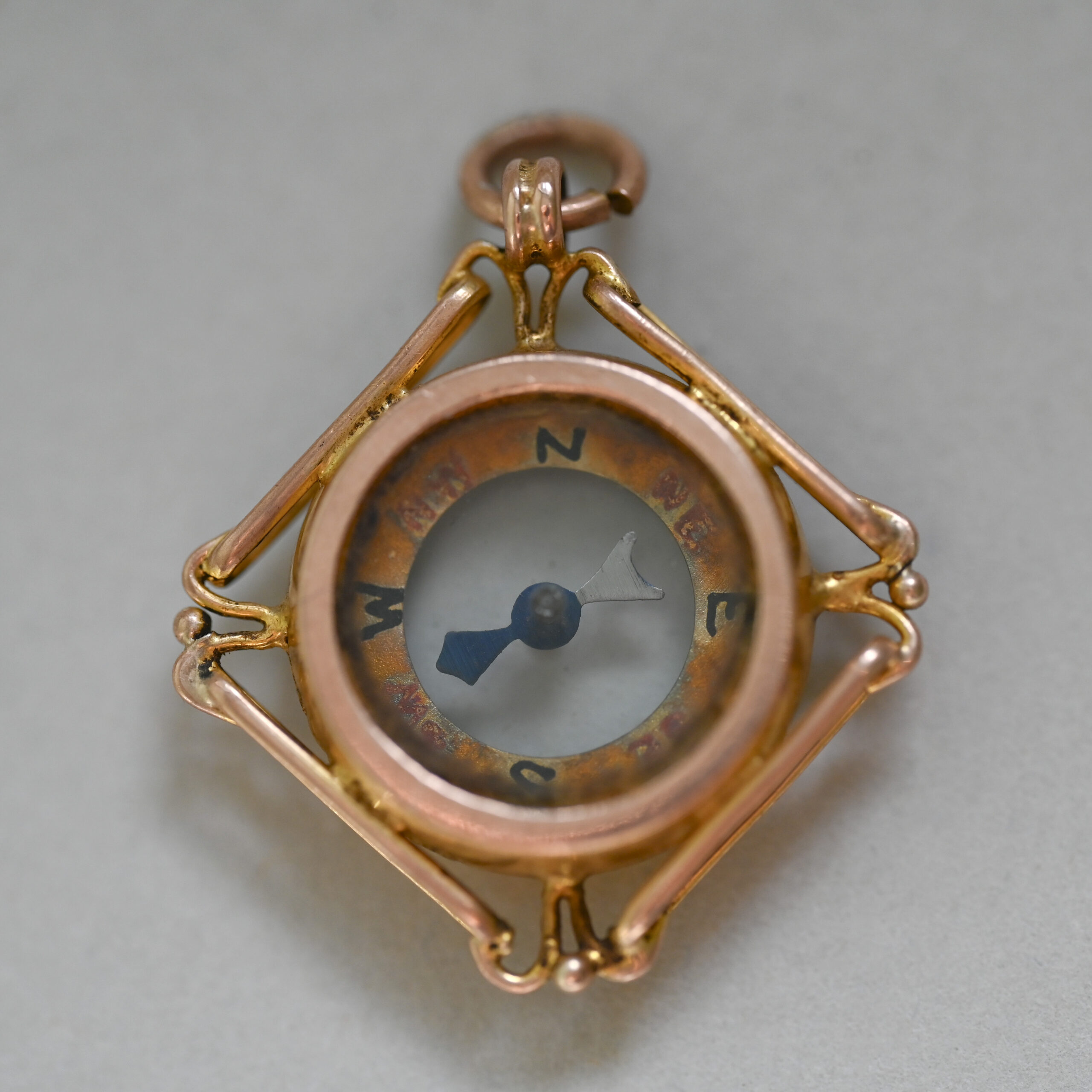 Art Deco 9ct gold compass pendant charm, Chester, 1929 - Image 3