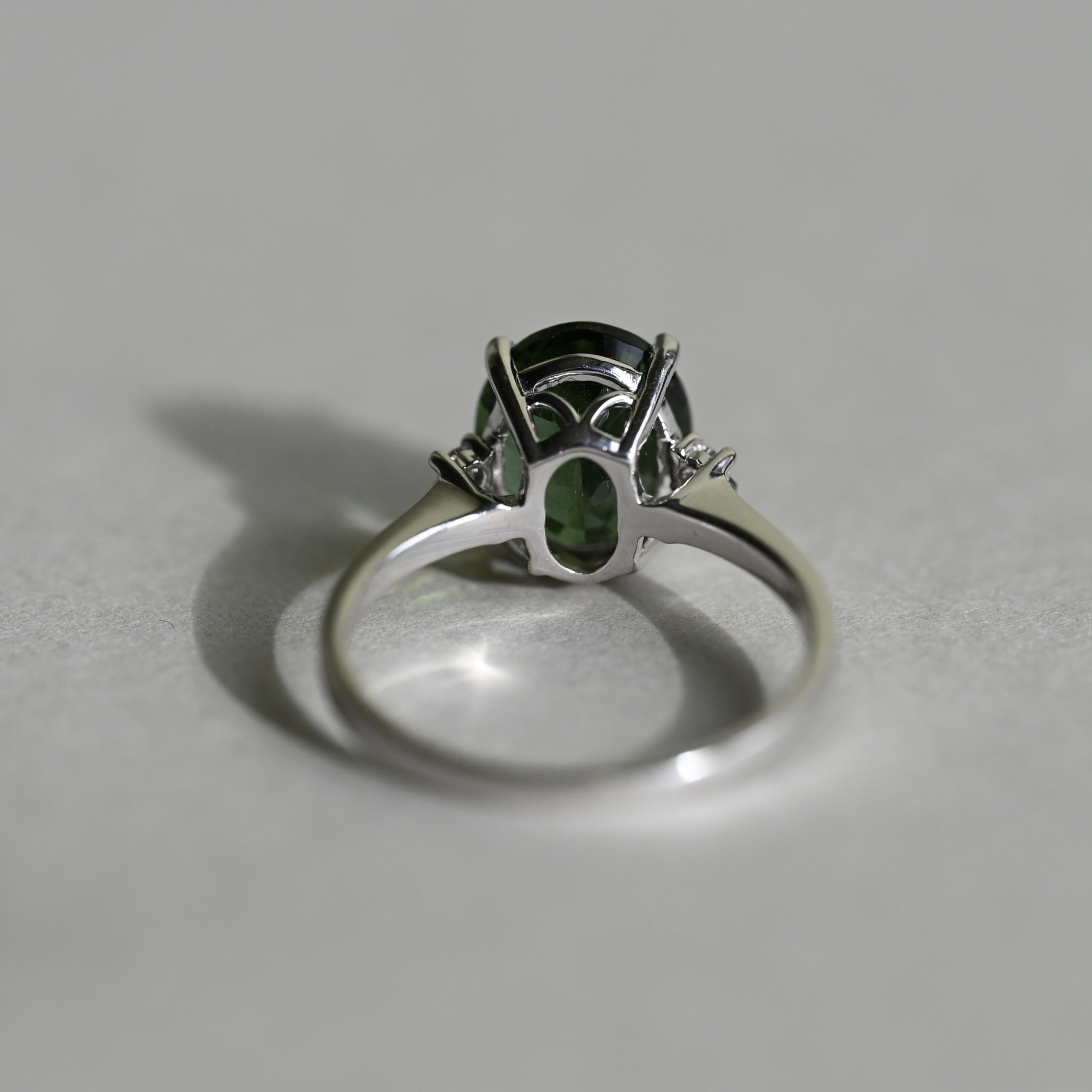 Classic 14ct white gold green tourmaline and mini diamond ring - Image 4