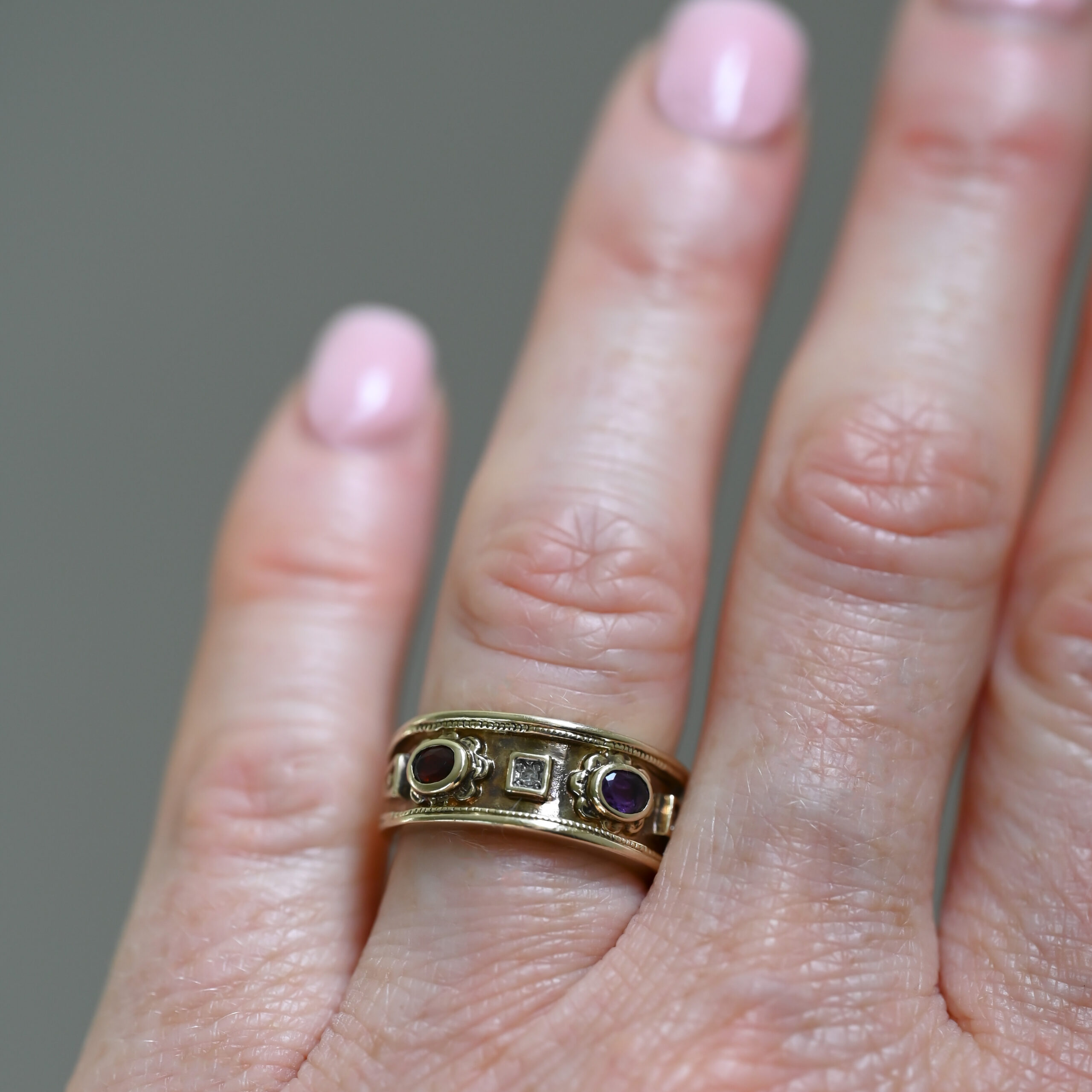 Contemporary 9ct gold multi gemstone and mini diamond Byzantine design band ring, heavy - Image 5