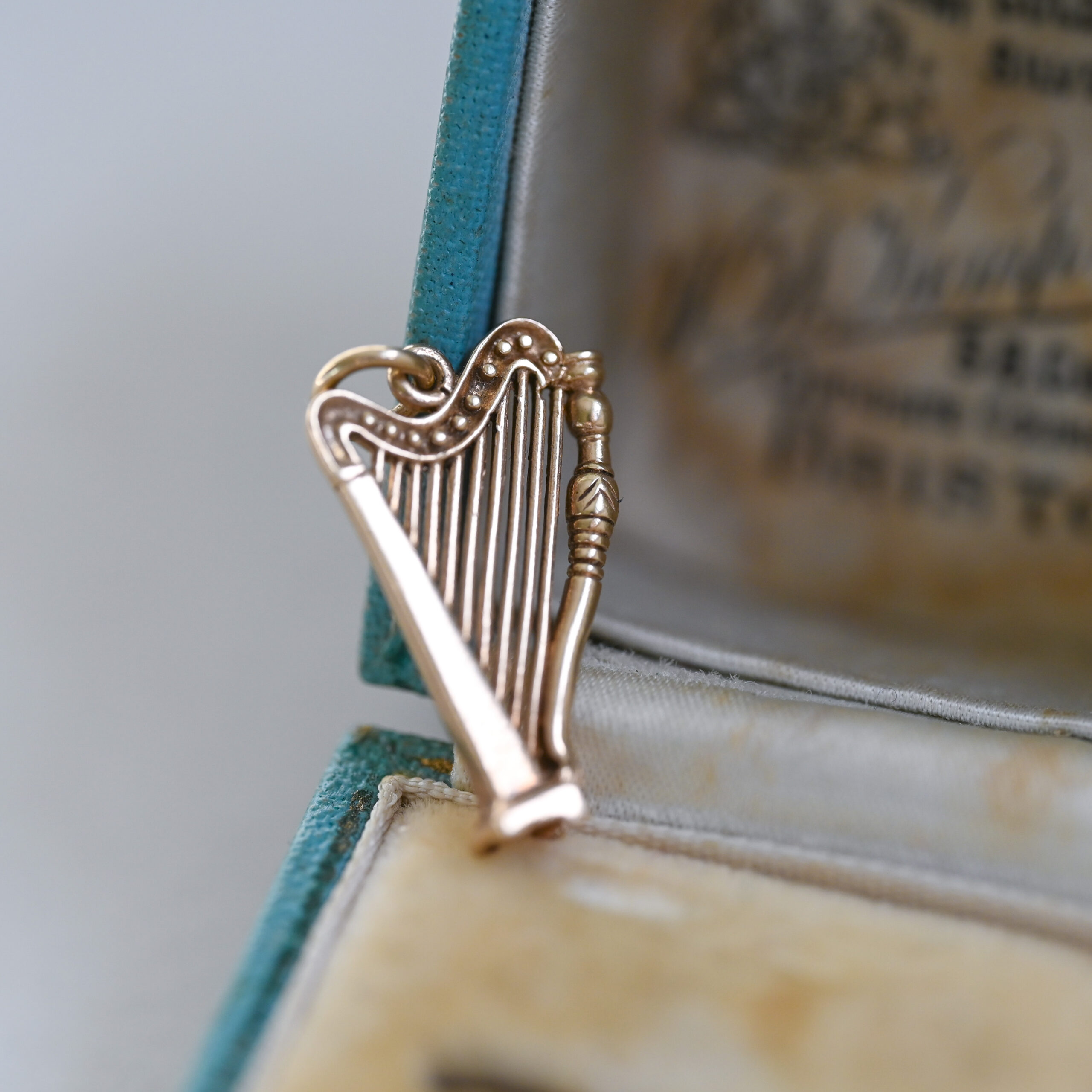 Vintage 9ct gold Irish harp charm pendant, 1966 - Image 2