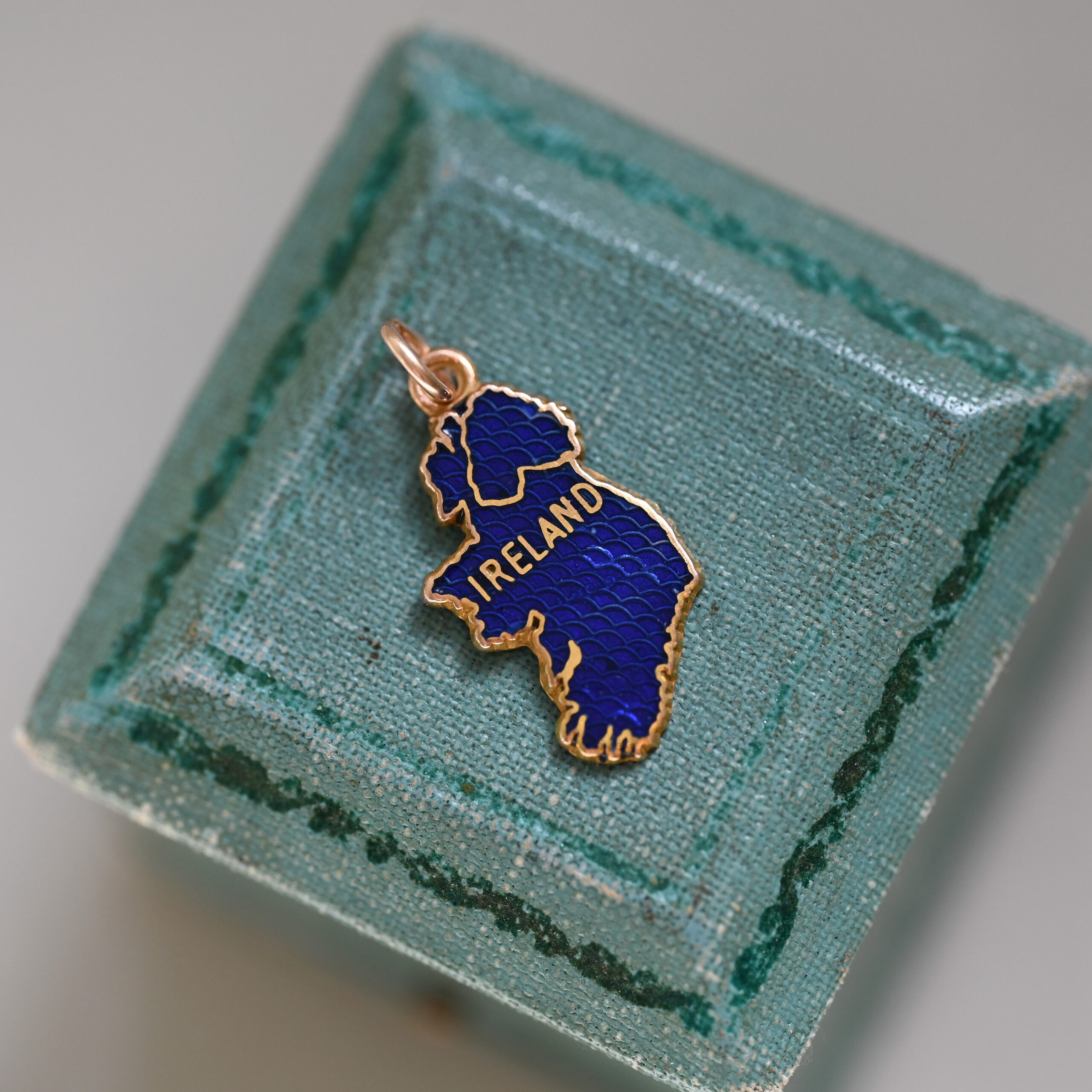 Vintage 9ct gold blue enamel Ireland charm - Image 2
