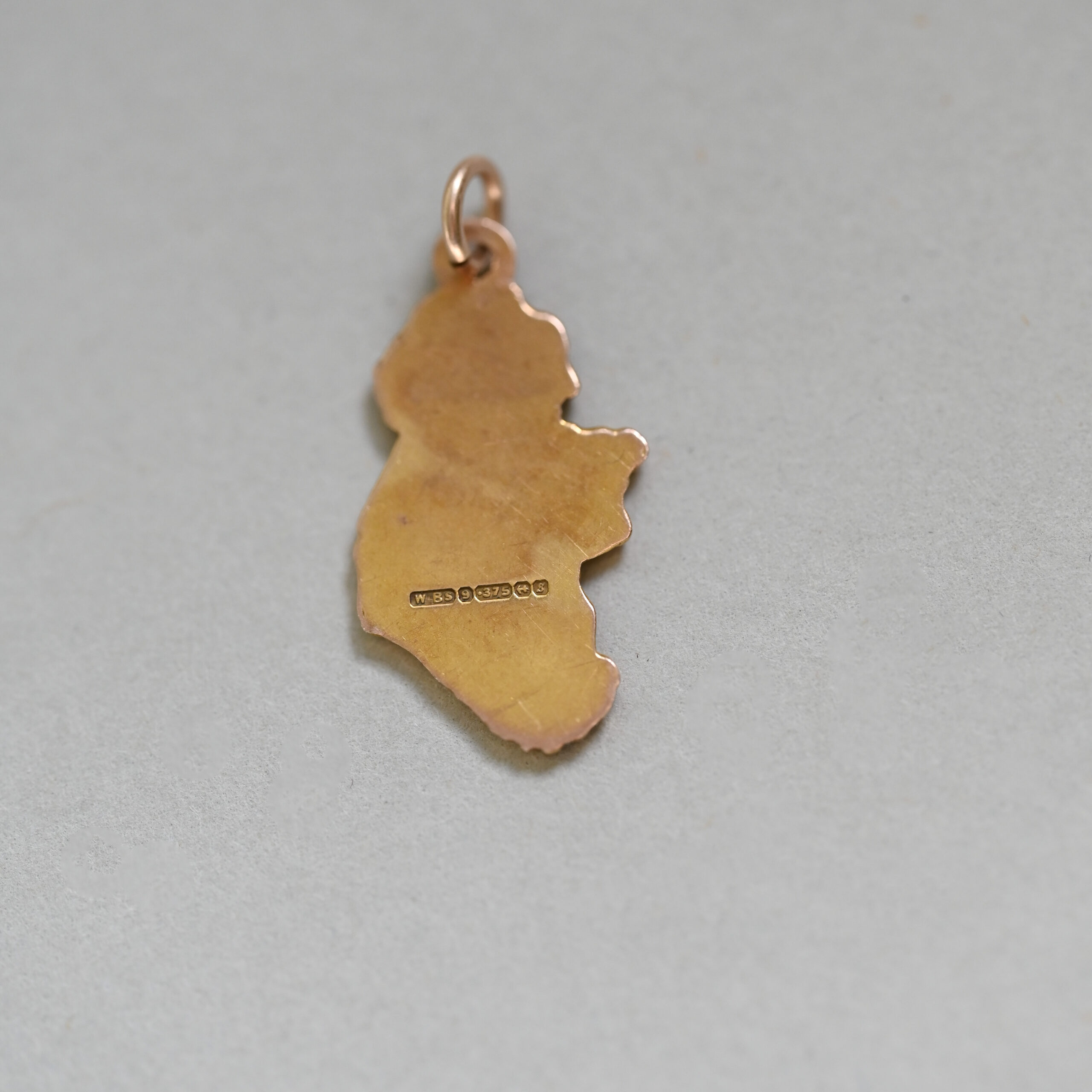 Vintage 9ct gold blue enamel Ireland charm - Image 3