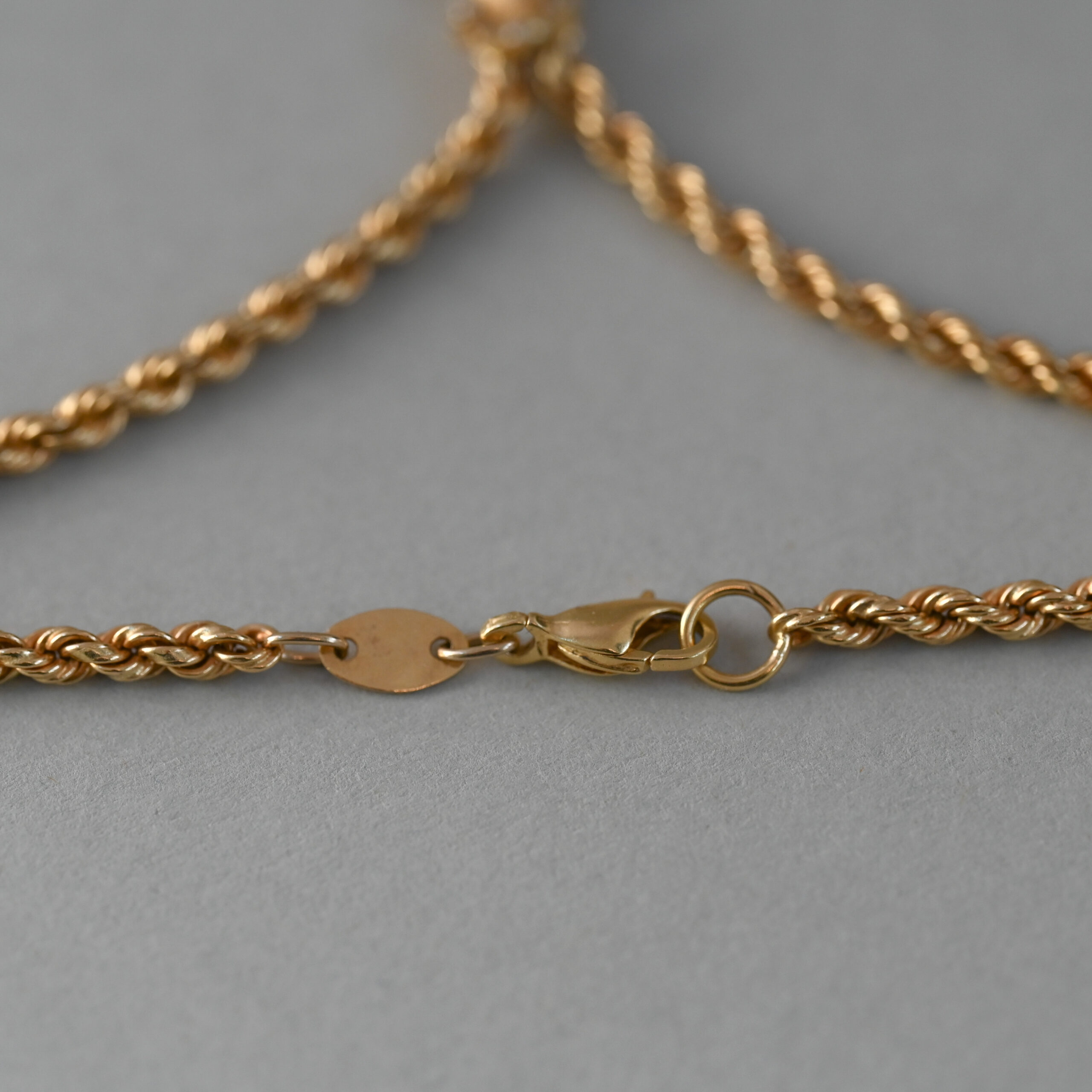 Aesthetic 18ct gold peridot hand finger bracelet - Image 4