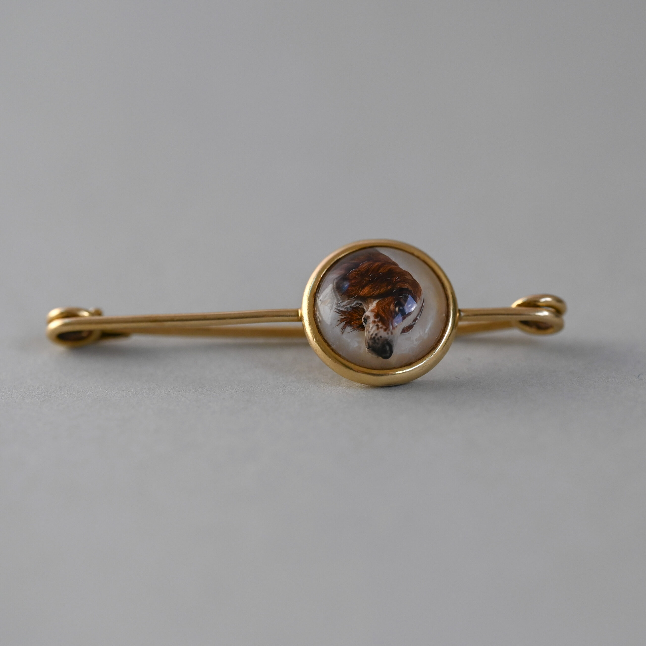 Antique Victorian 15ct gold reverse painted Essex Crystal Cocker Spaniel dog brooch pin, c.1880s - 1900 - Image 6