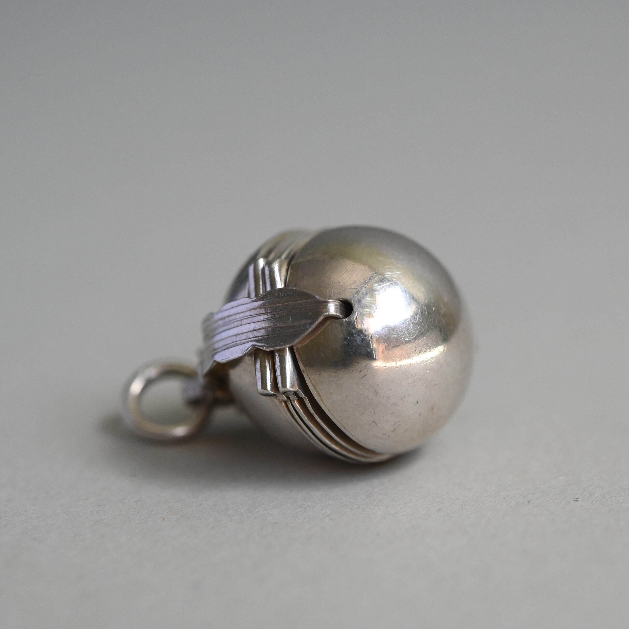 Novelty sterling silver opening locket orb pendant charm - Image 4