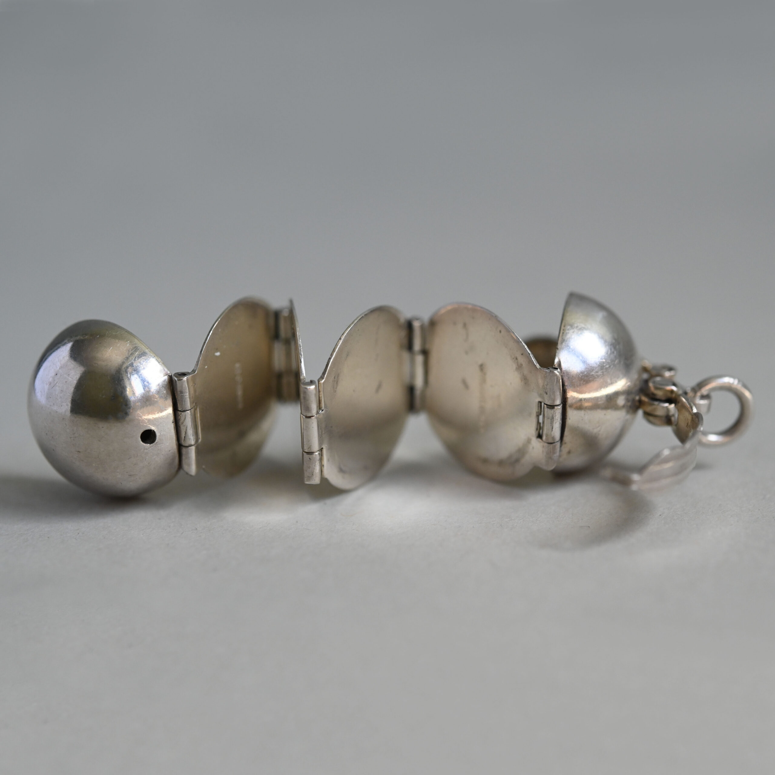 Novelty sterling silver opening locket orb pendant charm - Image 3